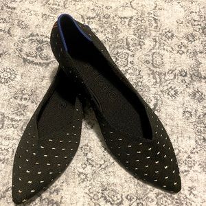 NWOT Rothy’s the Point in Size 10. Black with white dots
